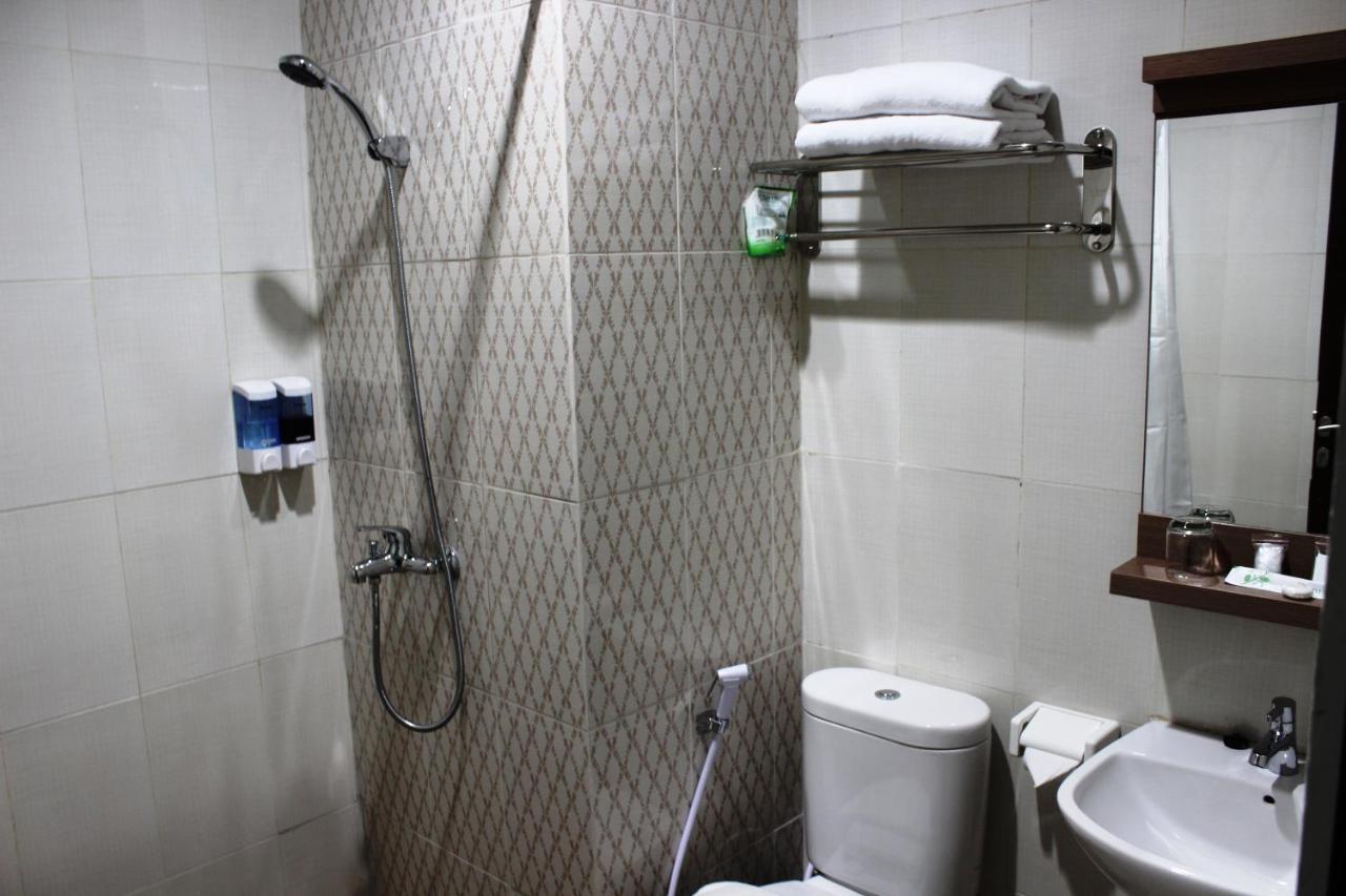 Idea'S Hotel Jalan Ibrahim Aji Bandung Bagian luar foto