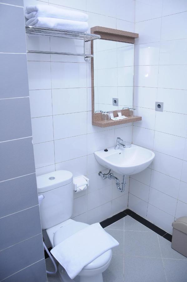 Idea'S Hotel Jalan Ibrahim Aji Bandung Bagian luar foto